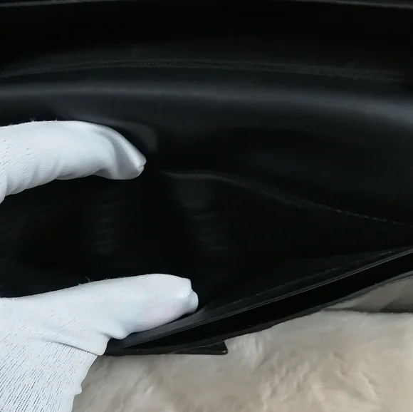 Authentic Gucci wallet - Picture 14 of 17